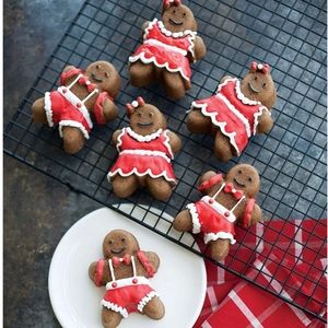 NordicWare Cast Aluminum Gingerbread Man Woman Cakelet Pan
